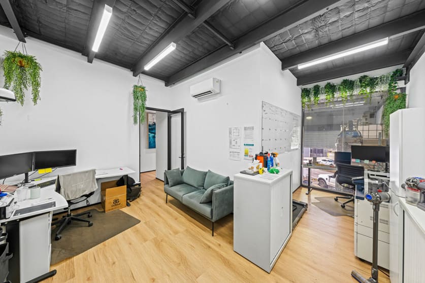 Click to view all images 15/9 Lahey Close Sherwood QLD 4075 - Image 3