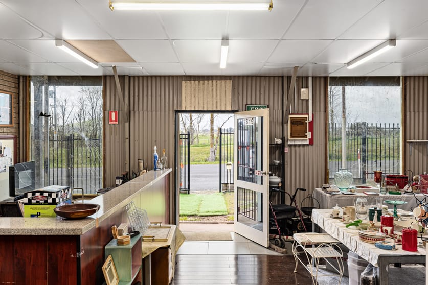 Click to view all images 2819 - 2821 Midland Highway Newlyn VIC 3364 - Image 2