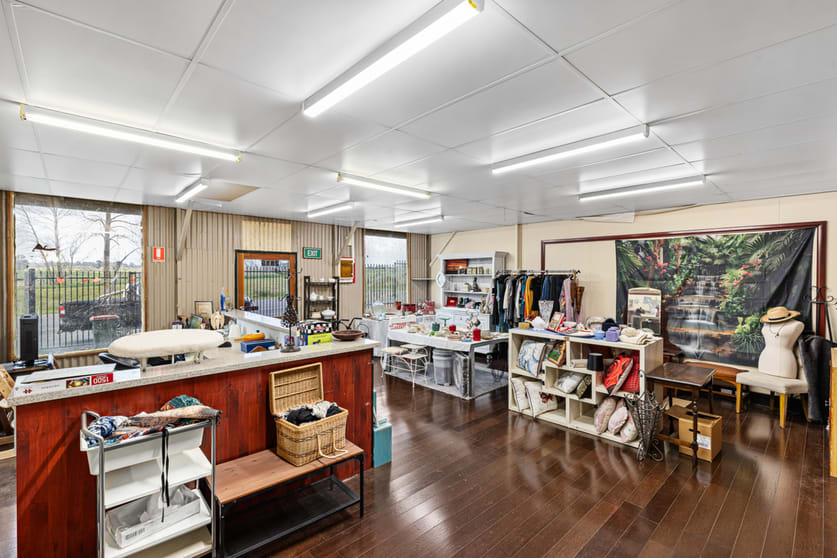 Click to view all images 2819 - 2821 Midland Highway Newlyn VIC 3364 - Image 3