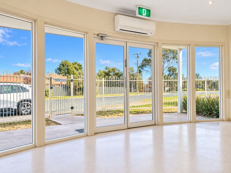 Click to view all images 18 Regent Street Moama NSW 2731 - Image 2