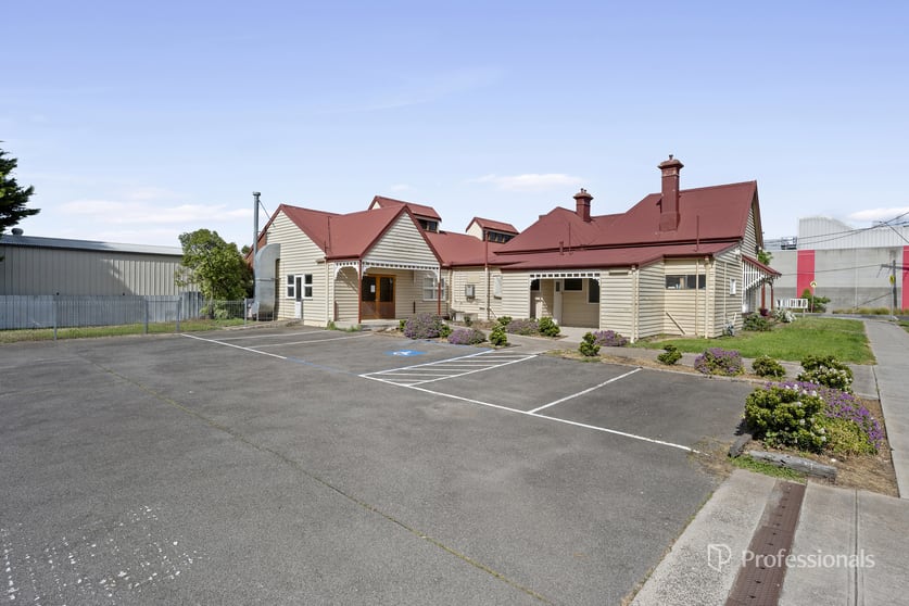 Click to view all images 97 Burke Street Maryborough VIC 3465 - Image 2
