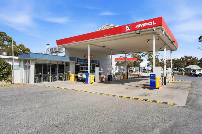Click to view all images Ampol Roadhouse 2 Dukes Highway Keith SA 5267 - Image 1