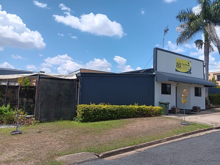 Click to view all images 28 Lister St Monto QLD 4630 - Image 3