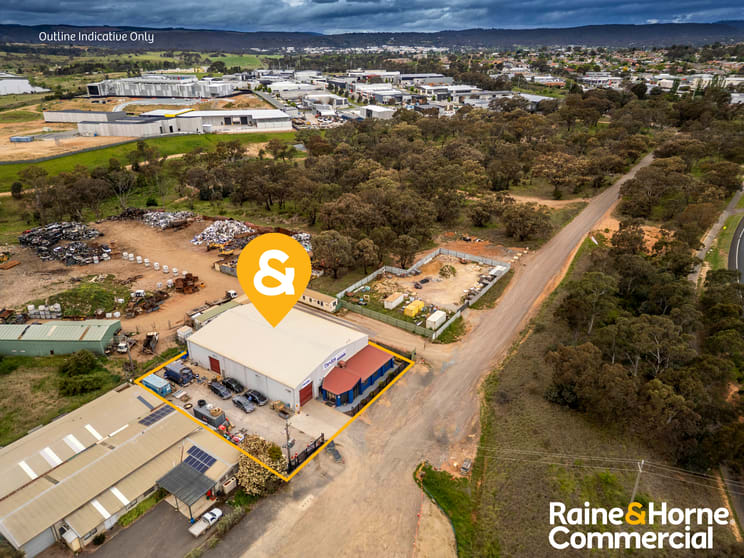 Click to view all images 101 Underwood Street Oaks Estate ACT 2620 - Image 2