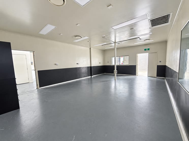 Click to view all images Unit 8/20-22 Ellerslie Road Meadowbrook QLD 4131 - Image 4