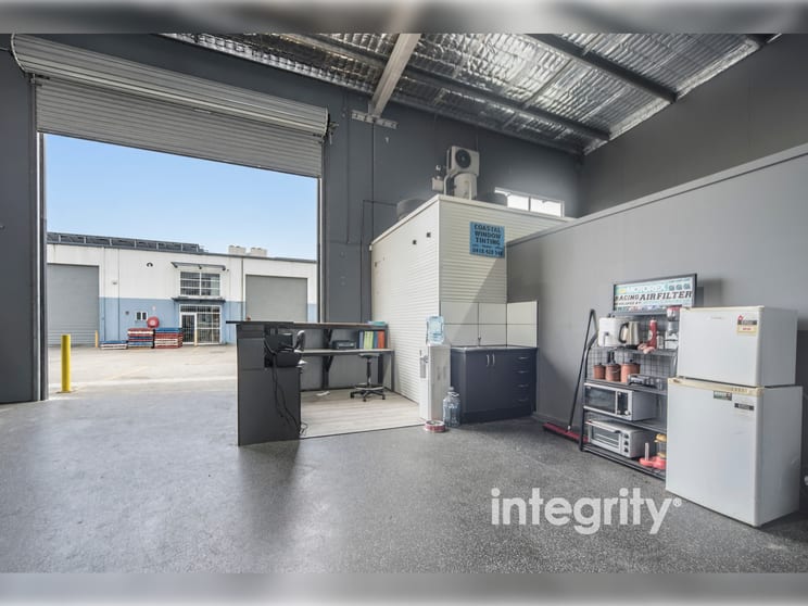 Click to view all images 3/35 Cumberland Avenue South Nowra NSW 2541 - Image 3