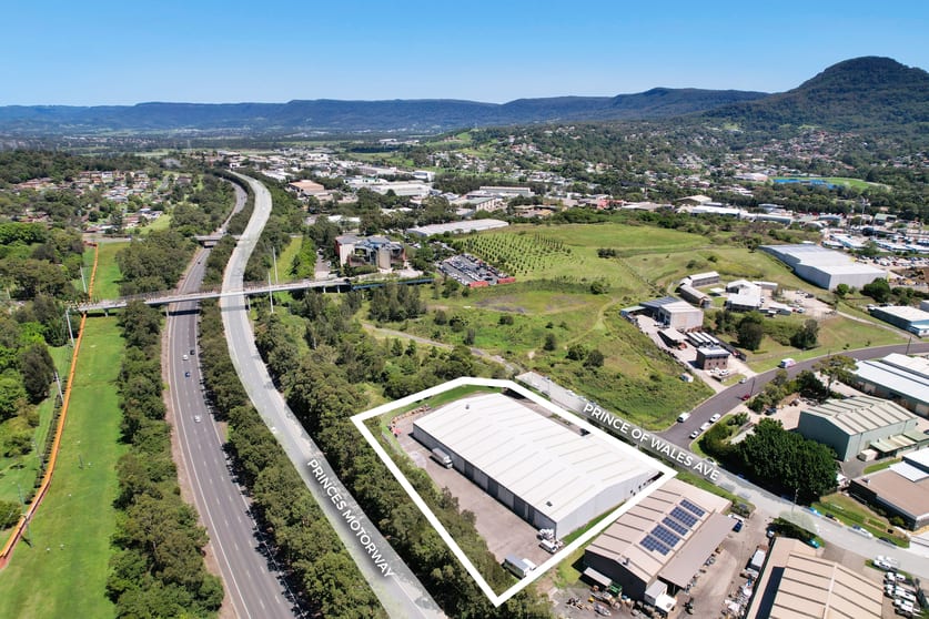 Click to view all images 23 Prince of Wales Avenue Unanderra NSW 2526 - Image 3