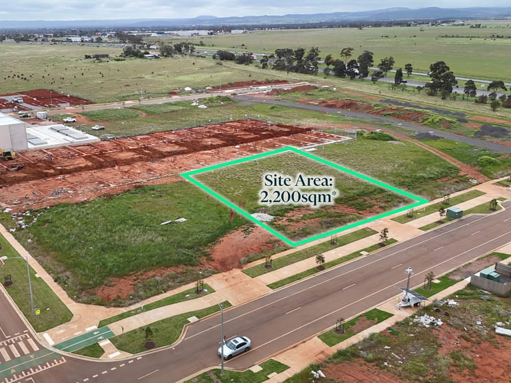 Click to view all images 10 Cavern Drive Cobblebank VIC 3338 - Image 3