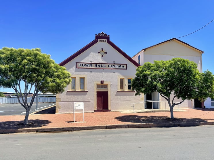 Click to view all images 5 Barton Street Cobar NSW 2835 - Image 1