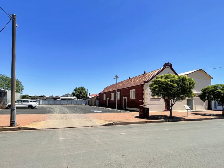Click to view all images 5 Barton Street Cobar NSW 2835 - Image 2