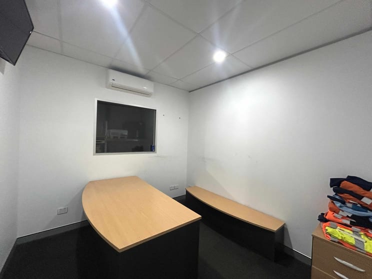 Click to view all images Unit 3, 29 Pendlebury Road Cardiff NSW 2285 - Image 3