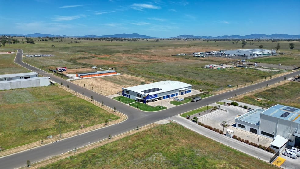 Click to view all images 203 New Winton Road Tamworth Westdale NSW 2340 - Image 3