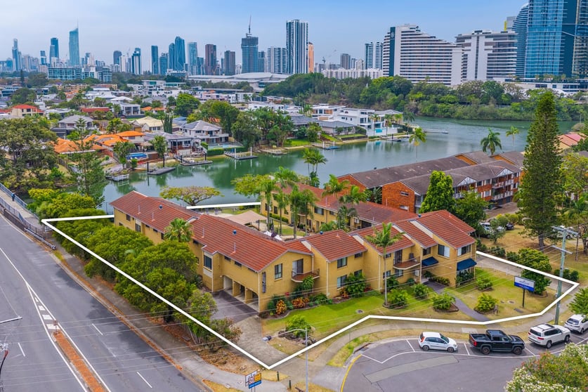 Click to view all images 31 Hooker Boulevard Broadbeach Waters QLD 4218 - Image 1