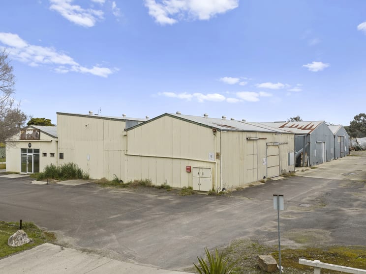 Click to view all images 33 Gillies Street Benalla VIC 3672 - Image 1