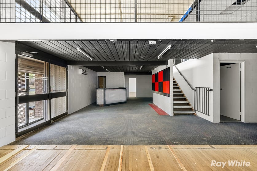 Click to view all images 4 Temerloh Avenue Tolland NSW 2650 - Image 2
