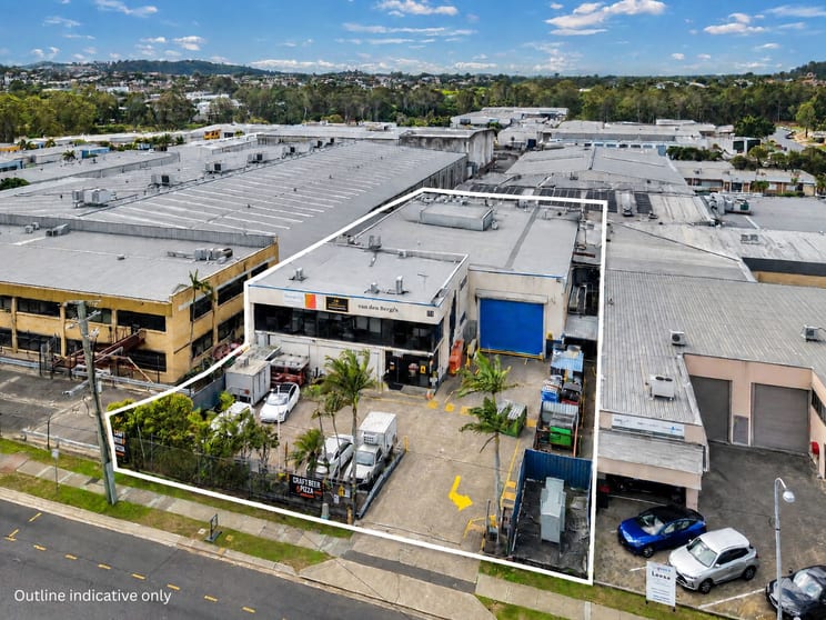 Click to view all images 170 Wecker Road Mansfield QLD 4122 - Image 2