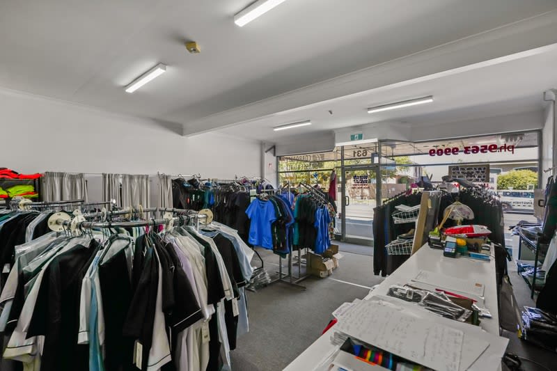 Click to view all images 631 Centre Road Bentleigh East VIC 3165 - Image 3