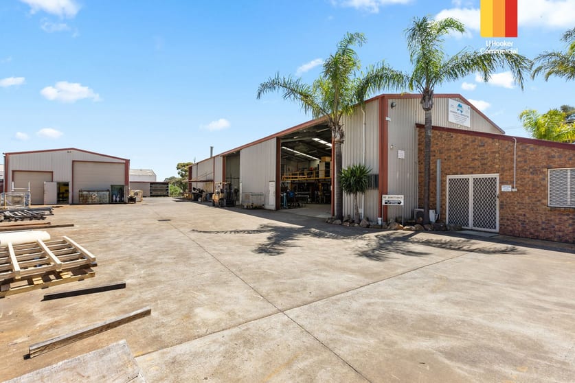 Click to view all images 39 Barfield Crescent Edinburgh North SA 5113 - Image 4
