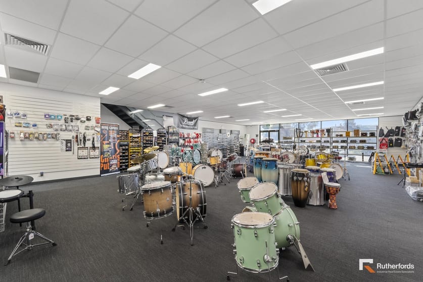 Click to view all images 4 Drake Boulevard Altona VIC 3018 - Image 2