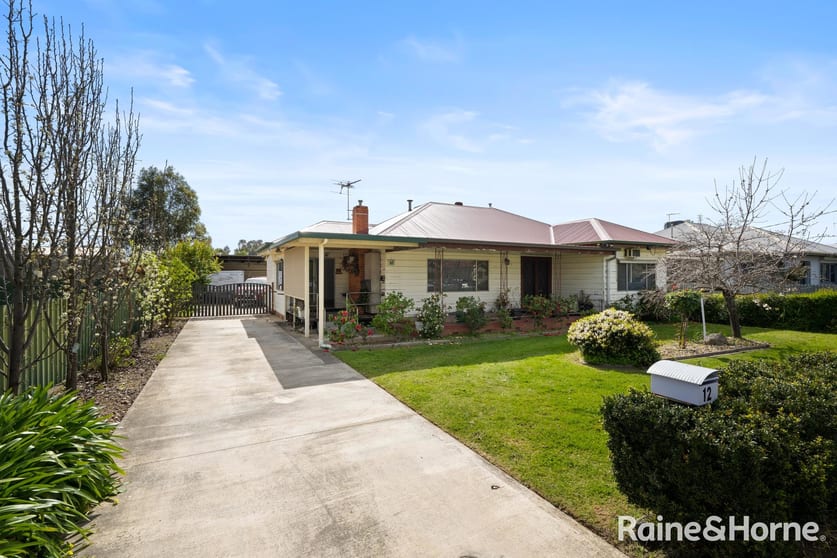 Click to view all images 12 Huon Street Wodonga VIC 3690 - Image 2