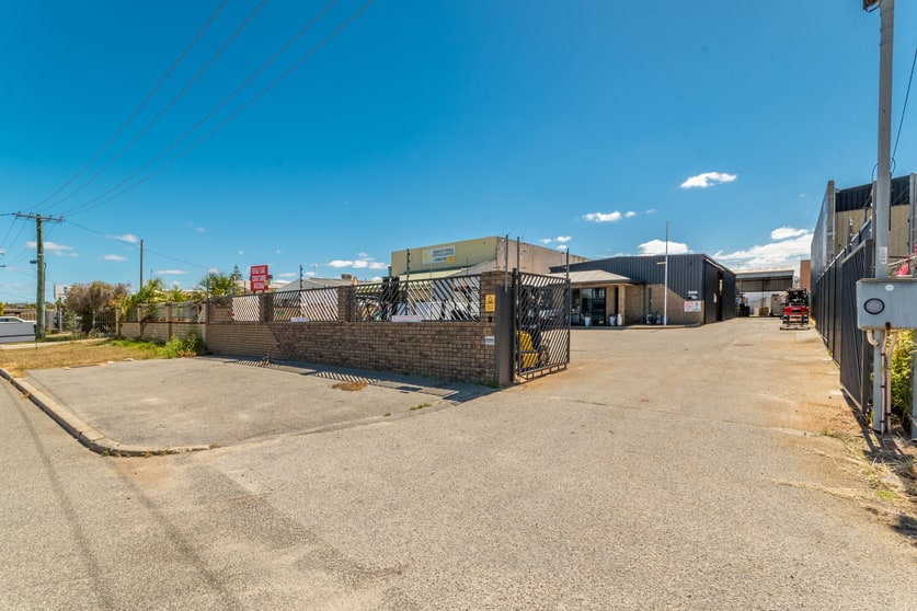 Click to view all images 44 Hogarth Street East Cannington WA 6107 - Image 1