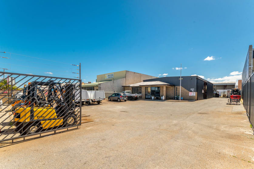 Click to view all images 44 Hogarth Street East Cannington WA 6107 - Image 2