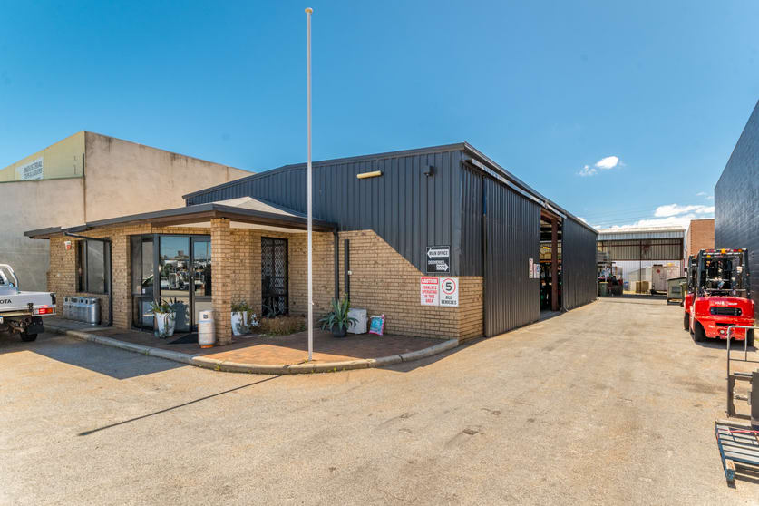 Click to view all images 44 Hogarth Street East Cannington WA 6107 - Image 3