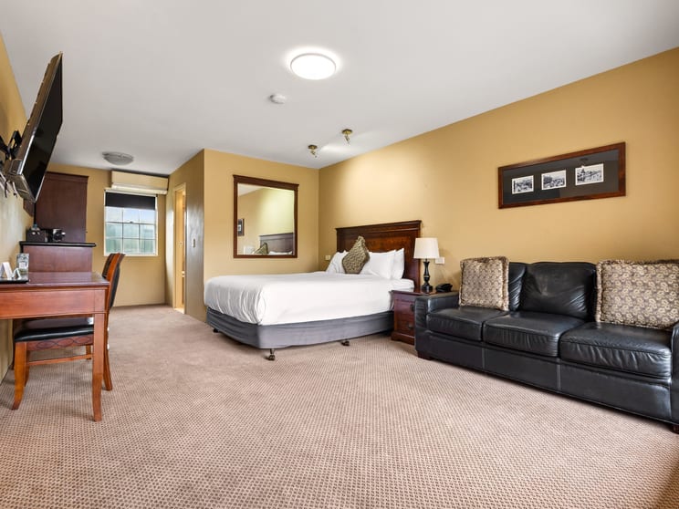 Click to view all images 27-31 Marsh Street Armidale NSW 2350 - Image 3