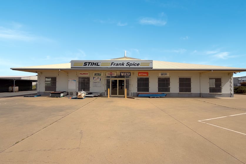 Click to view all images 19 Saleyards Road Parkes NSW 2870 - Image 1
