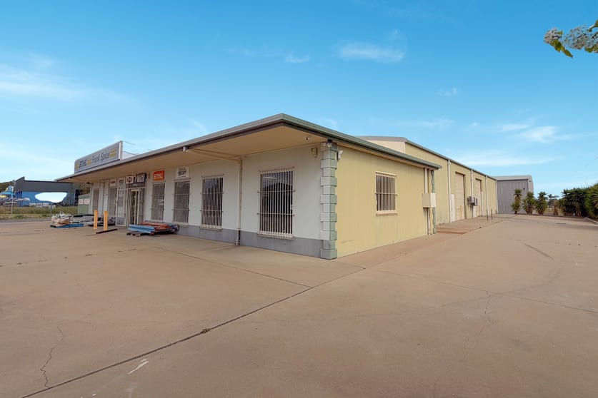 Click to view all images 19 Saleyards Road Parkes NSW 2870 - Image 2