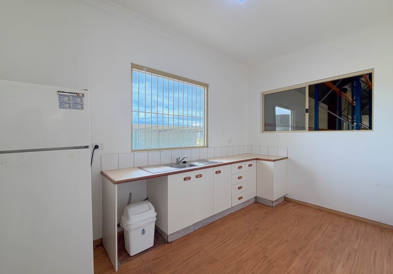 Click to view all images 19 Saleyards Road Parkes NSW 2870 - Image 3
