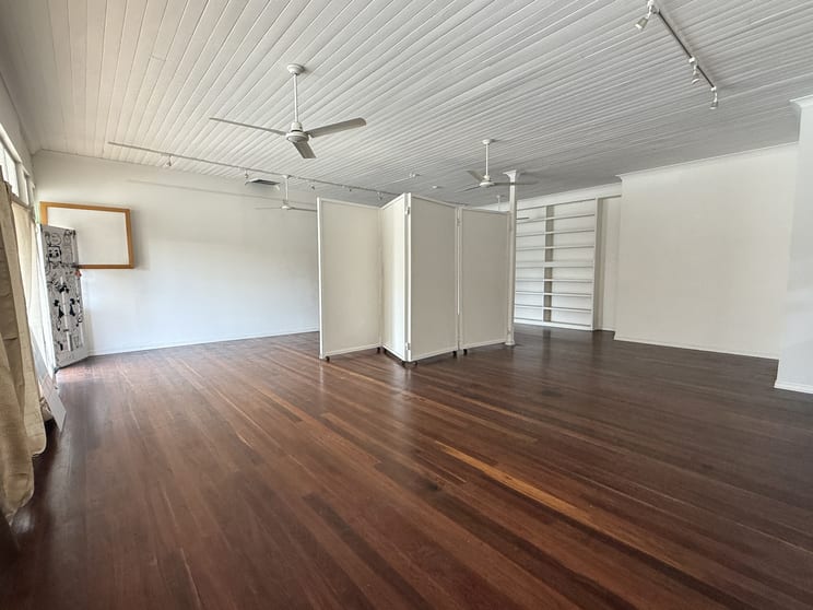 Click to view all images 20 Edward Street Biggenden QLD 4621 - Image 2