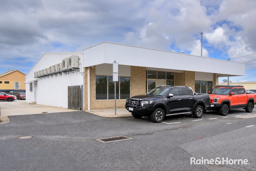 Click to view all images 114 Oaka Lane Gladstone Central QLD 4680 - Image 1