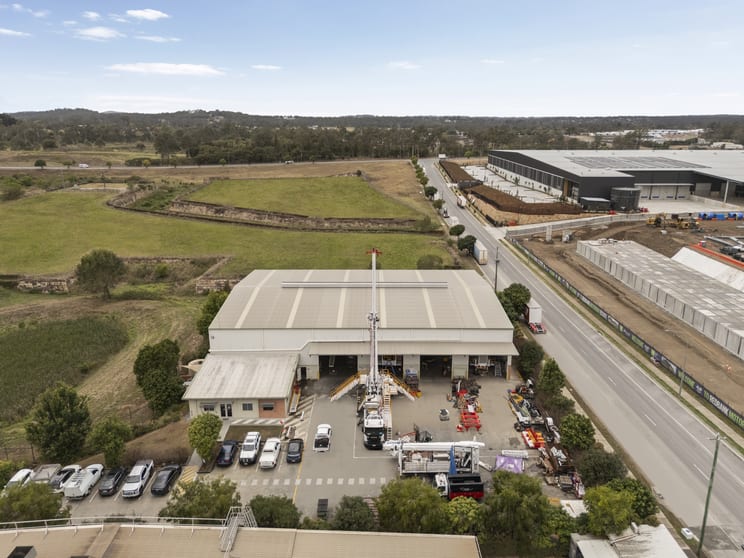 Click to view all images 27 General Macarthur Place Redbank QLD 4301 - Image 2