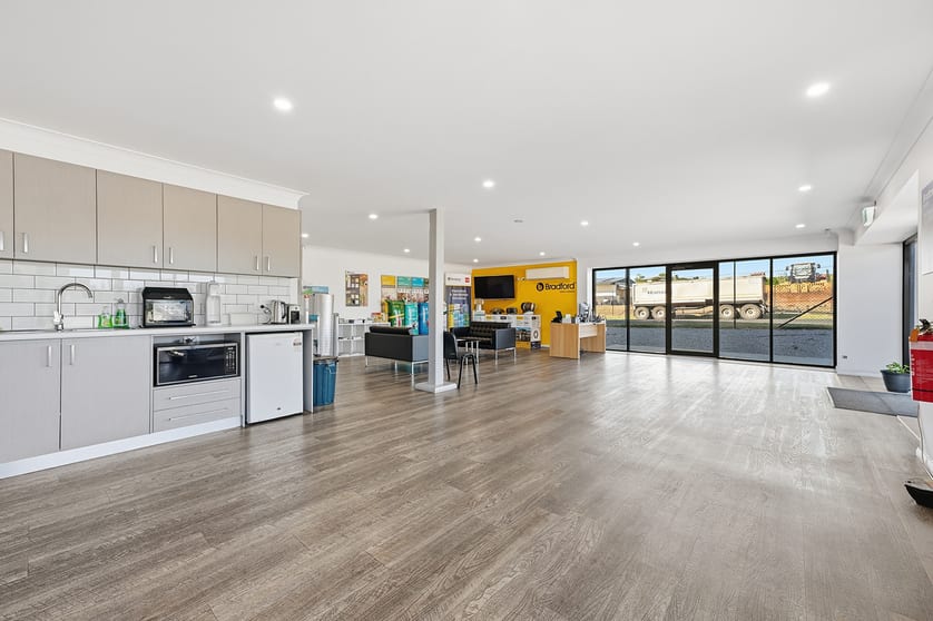 Click to view all images 5 Trappit Place Orange NSW 2800 - Image 2