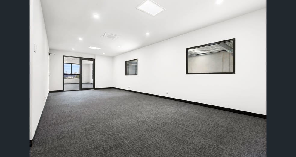 Click to view all images 6/4-14 Greta Street North Shore VIC 3214 - Image 3