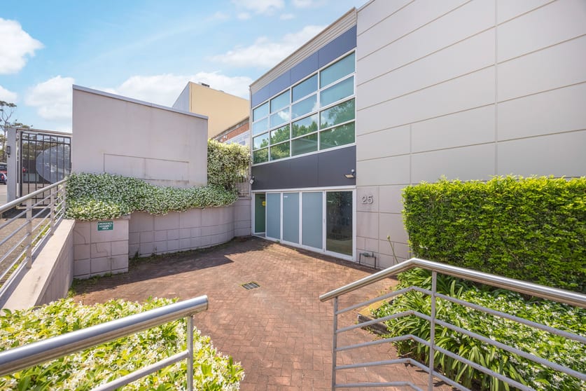 Click to view all images 25/2 Bishop Street St Peters NSW 2044 - Image 1