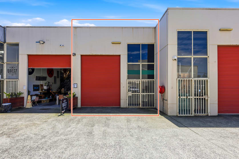 Click to view all images 4/23 Hutchinson Street Burleigh Heads QLD 4220 - Image 1