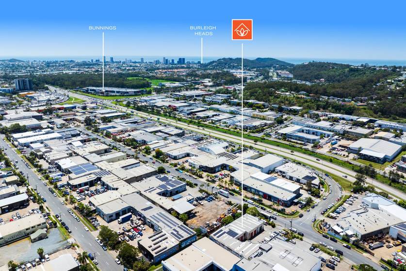 Click to view all images 4/23 Hutchinson Street Burleigh Heads QLD 4220 - Image 2