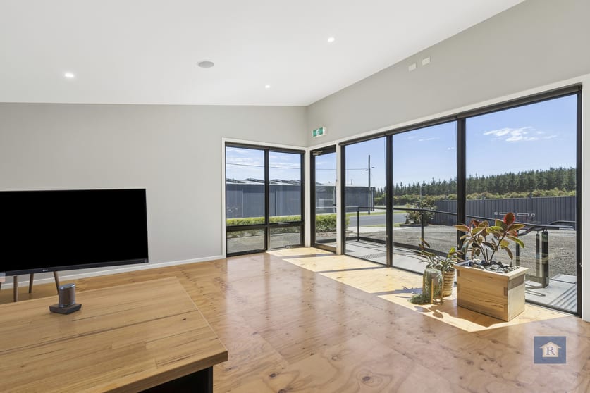 Click to view all images 78 Hugh Murray Drive Colac East VIC 3250 - Image 2