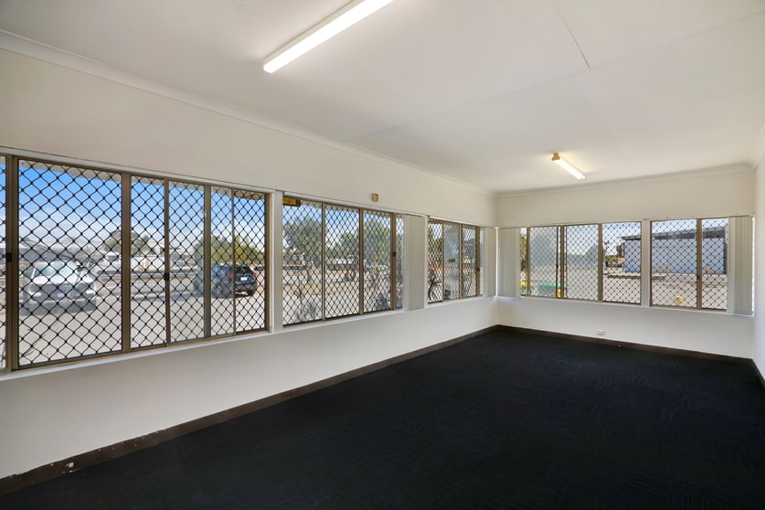 Click to view all images 191 Dundas Road High Wycombe WA 6057 - Image 3