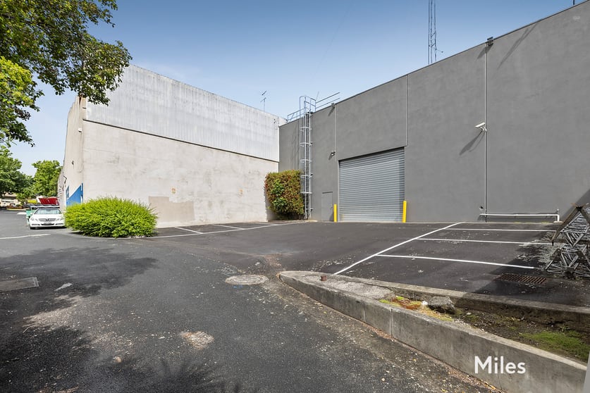 Click to view all images 80 Bell Street Heidelberg Heights VIC 3081 - Image 3
