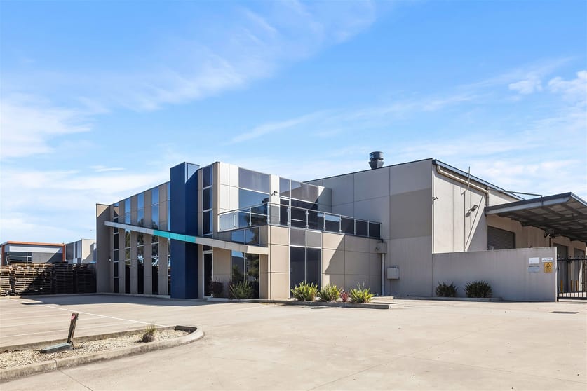 Click to view all images 30 Sunline Drive Truganina VIC 3029 - Image 2