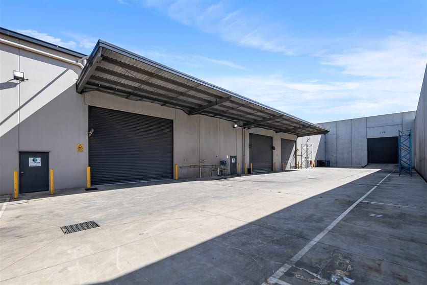 Click to view all images 30 Sunline Drive Truganina VIC 3029 - Image 3