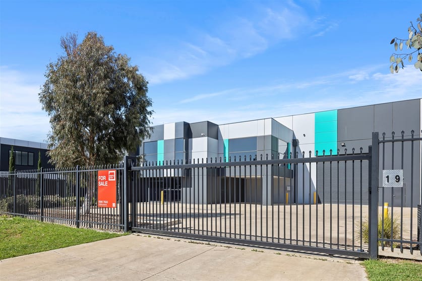 Click to view all images 19 Pauljoseph Way Truganina VIC 3029 - Image 2