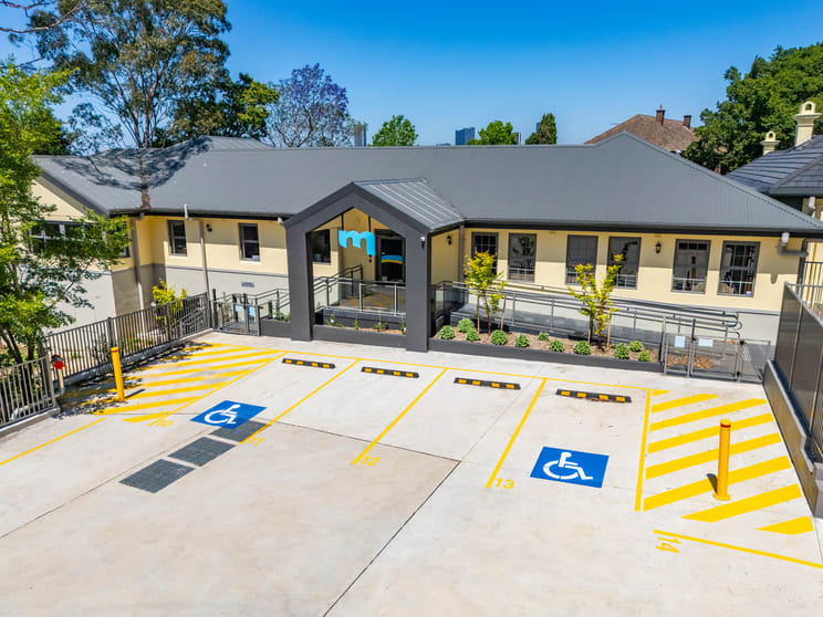 Click to view all images 8 Lincluden Place Oatlands NSW 2117 - Image 3