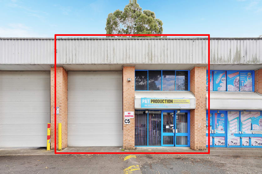 Click to view all images Fairfield NSW 2165 - Image 1