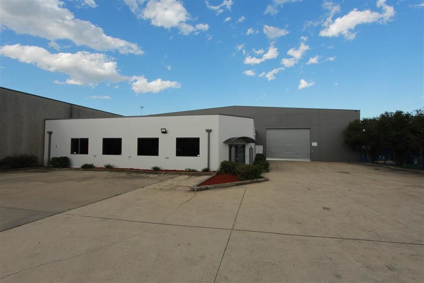 Click to view all images 4 Cary Grove Minto NSW 2566 - Image 2