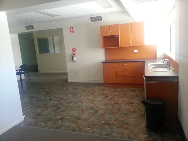Click to view all images Kedron QLD 4031 - Image 2