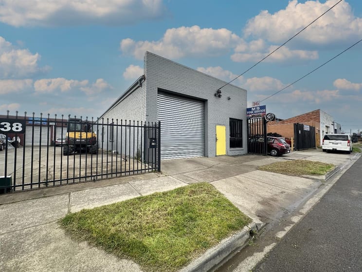 Click to view all images 1/38-40 King Street Airport West VIC 3042 - Image 1